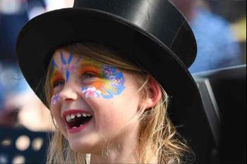 Kindershow Anders met Sander: Lachen Geblazen